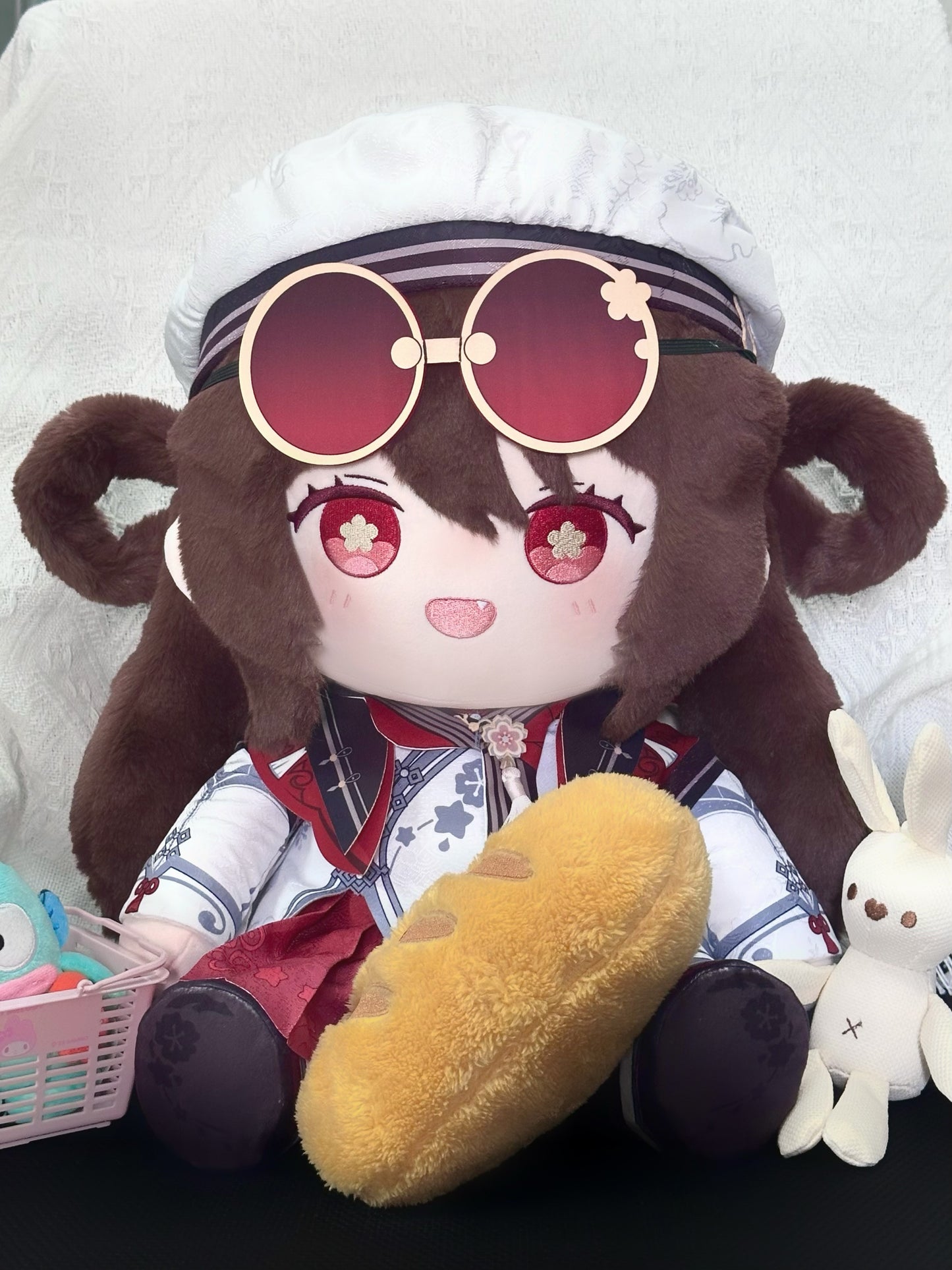 原神（げんしん）　胡桃　ぬいぐるみ　40cm　残雪に咲く紅　胡桃の衣装　抱き枕型　綿人形 40cm プレゼント　アクセサリー　着せ替え可能　完全受注生産　中国輸入ハンドメイド品往生堂　  璃月