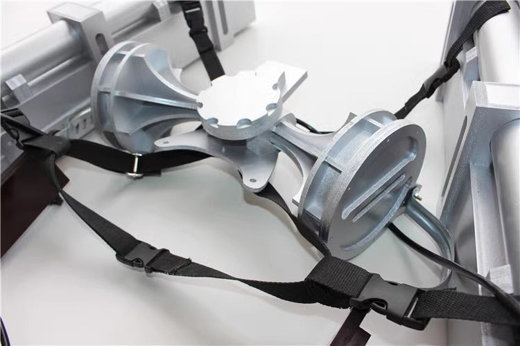 Monenjoy 進撃の巨人 立体機動装置 調査兵団 エレン・イェーガー コスプレ道具 1/1で立体化 PVC EVA ワイヤーの射出装置 道具 レプリカ 武器 花火大会 学園祭 ハロウィン 漫画 コスプレ 撮影道具 おもちゃ - Monenjoy