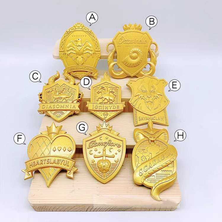 Monenjoy ツイステ コスプレ道具　ブローチ 制服 校章 腕章 ピンバッジ　PU製　撮影道具　コスチューム　イベント　仮装　ハロウィン　学園祭　周年祭　おもちゃ - Monenjoy