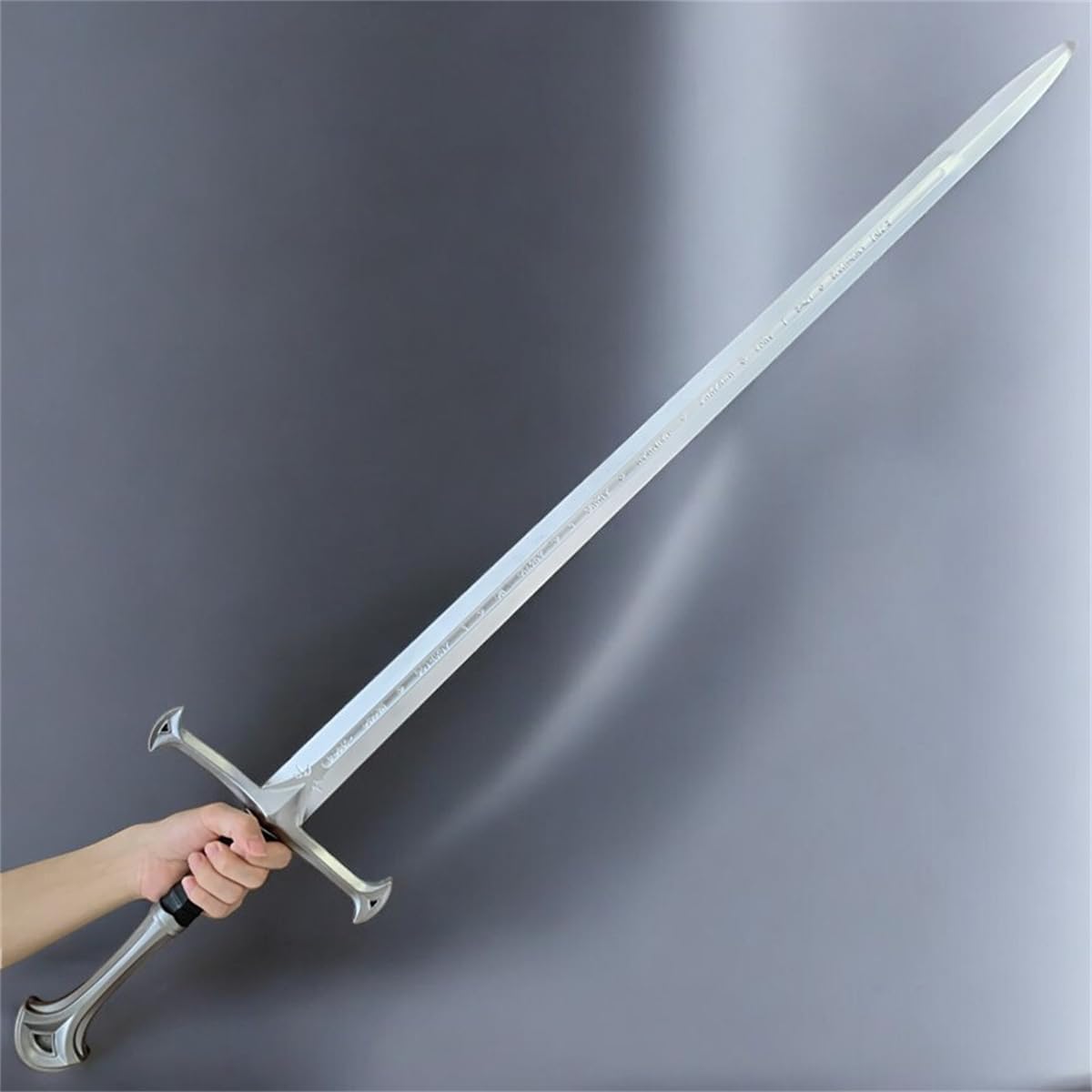 Monenjoy ウィッチャー3 ワイルドハント 西洋剣 105cm ウレタン樹脂製 片手剣 レプリカ武器 PU製 銀の剣 手作り 撮影道具 ヒーロー 戦士 仮装 パーティーグッズ コスプレグッズ 手遊び コスプレ小物 ソード コスプレ道具 イベント おもちゃ ハロウィン（単品） - Monenjoy