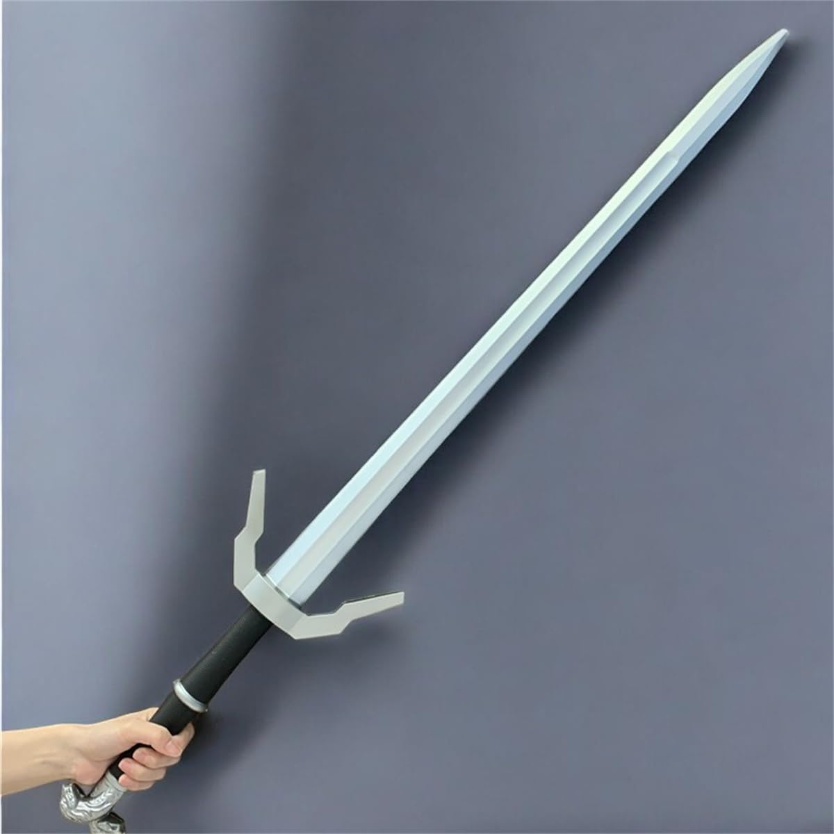 Monenjoy ウィッチャー3 ワイルドハント 西洋剣 105cm ウレタン樹脂製 片手剣 レプリカ武器 PU製 銀の剣 手作り 撮影道具 ヒーロー 戦士 仮装 パーティーグッズ コスプレグッズ 手遊び コスプレ小物 ソード コスプレ道具 イベント おもちゃ ハロウィン（単品） - Monenjoy