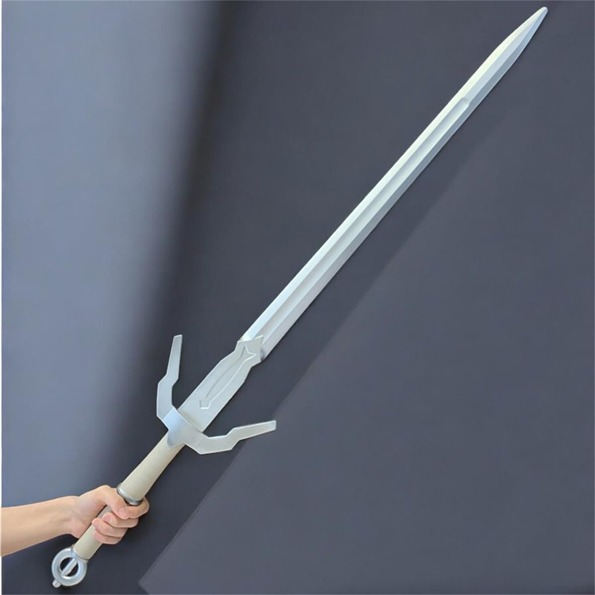 Monenjoy ウィッチャー3 ワイルドハント 西洋剣 105cm ウレタン樹脂製 片手剣 レプリカ武器 PU製 銀の剣 手作り 撮影道具 ヒーロー 戦士 仮装 パーティーグッズ コスプレグッズ 手遊び コスプレ小物 ソード コスプレ道具 イベント おもちゃ ハロウィン（単品） - Monenjoy