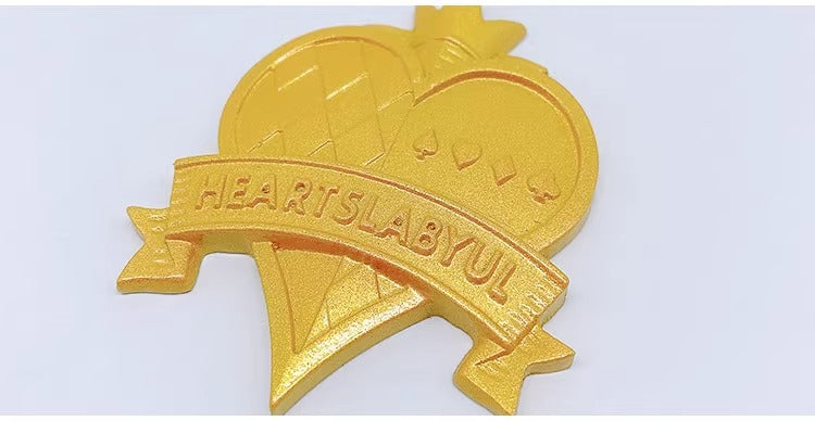 Monenjoy ツイステ コスプレ道具　ブローチ 制服 校章 腕章 ピンバッジ　PU製　撮影道具　コスチューム　イベント　仮装　ハロウィン　学園祭　周年祭　おもちゃ - Monenjoy