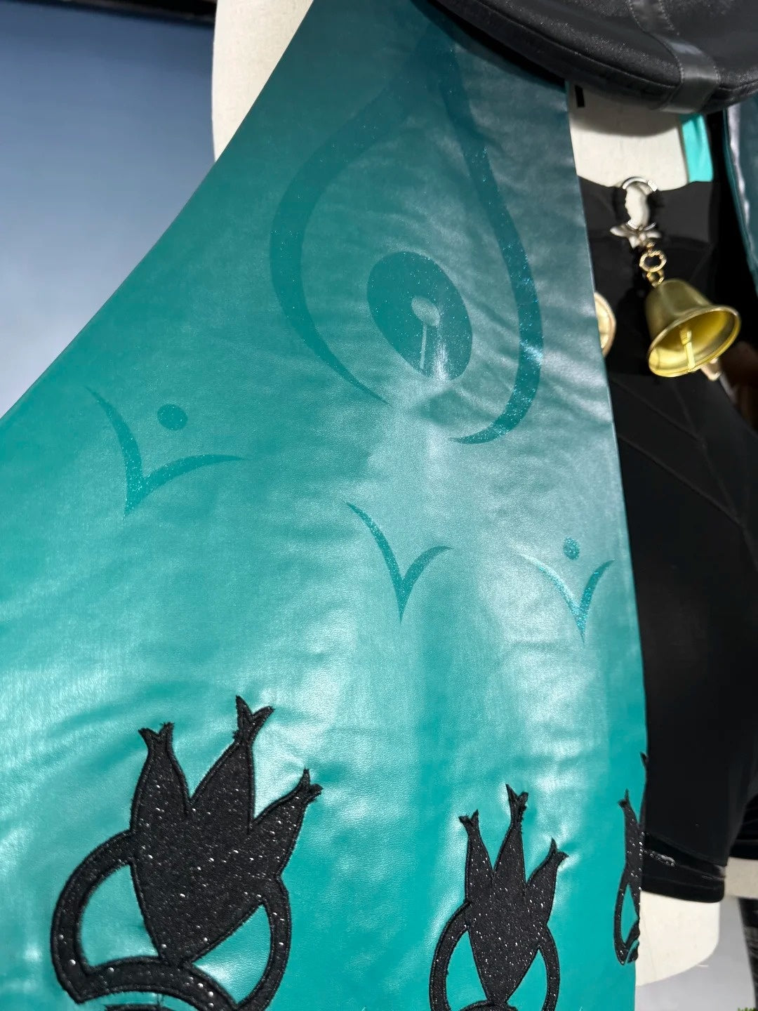 Monenjoy ゼンゼロ リュシア・エロウェン コスプレ衣装 金属パーツ 発光ギミック 鈴付き コスチューム