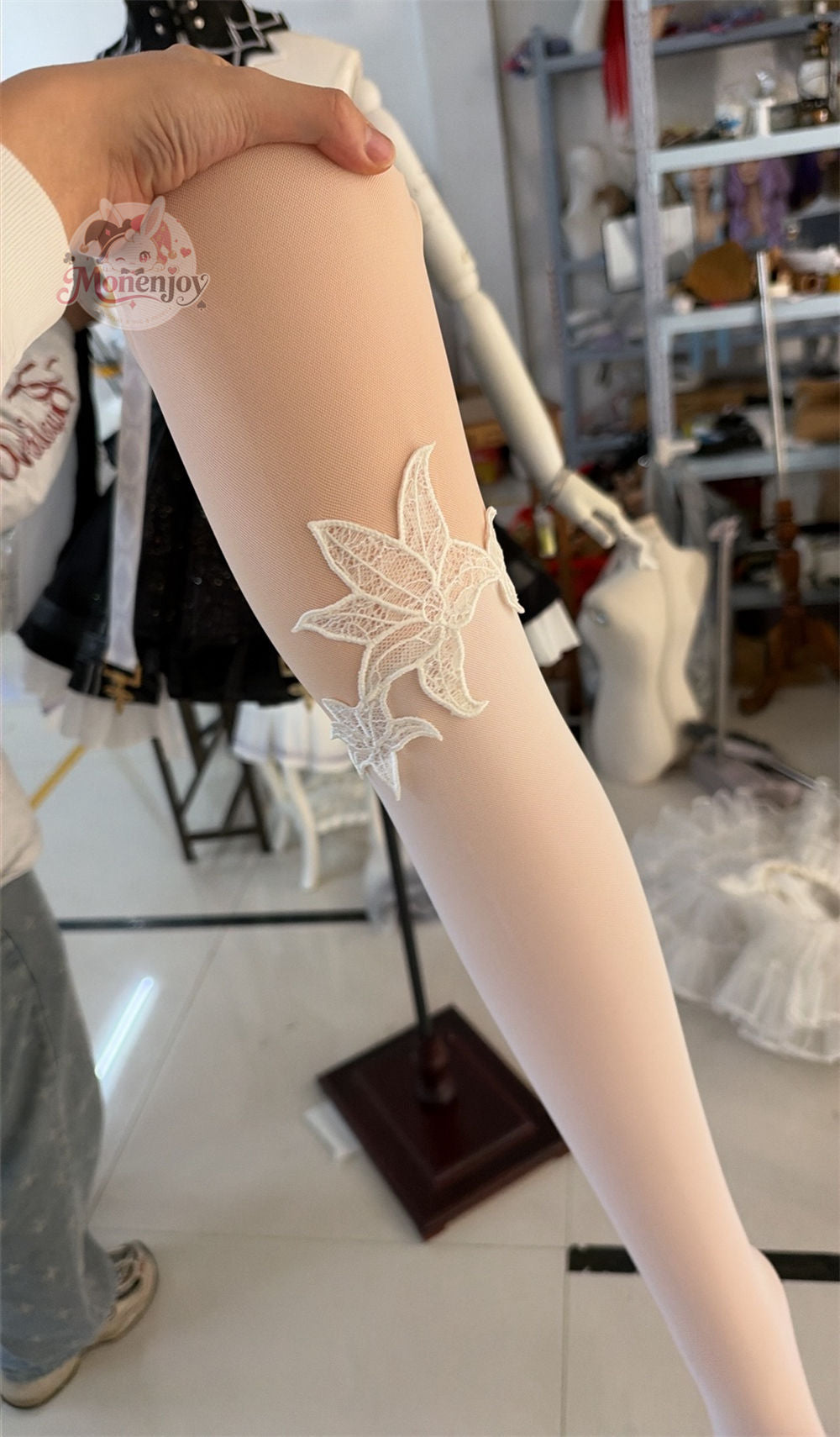 鳴潮 リリー コスプレ衣装｜ベール・刺繍レッグカバー付き 洋装風ドレス｜Monenjoy